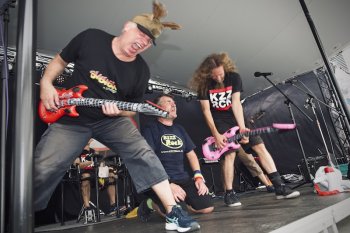 Rockiger Familiennachmittag bei „Sommer im Park“: KIZZRock lässt die Arena beben