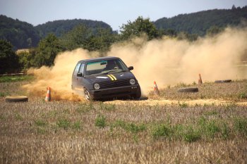 Autoscross-Slalom der Neumarkter Motorsportfreunde - Staubiger Kampf um Hundertstel Sekunden