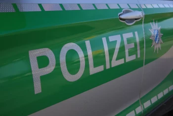 +update+ Tatverdächtiger festgenommen - Großer Polizeieinsatz nach Messerangriff in Bankfiliale - Opfer verstorben